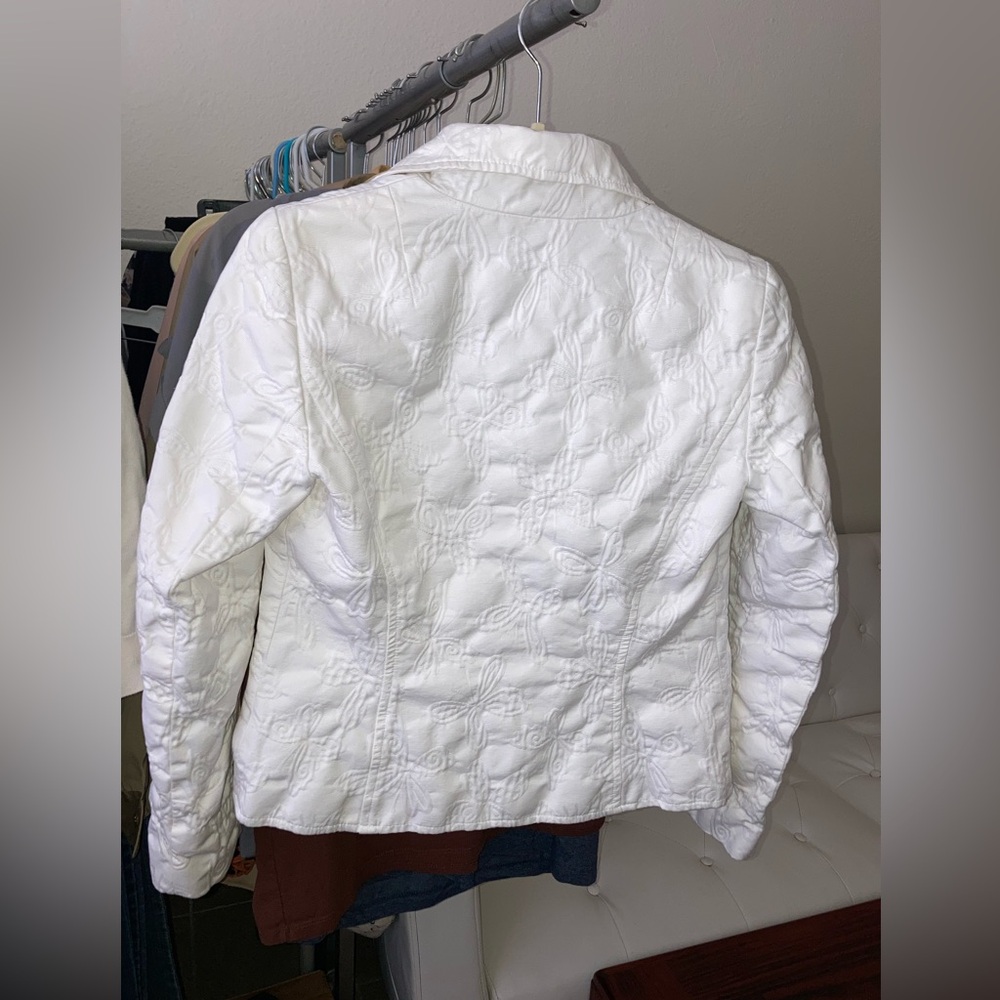White Embossed Patterned Blazer - Picture 3 of 7